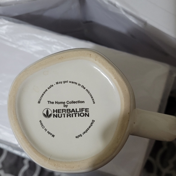 Brand new Herbalife Nutrition Coffee Mugs 2 mugs in the box "Simply The Best " - Picture 4 of 4
